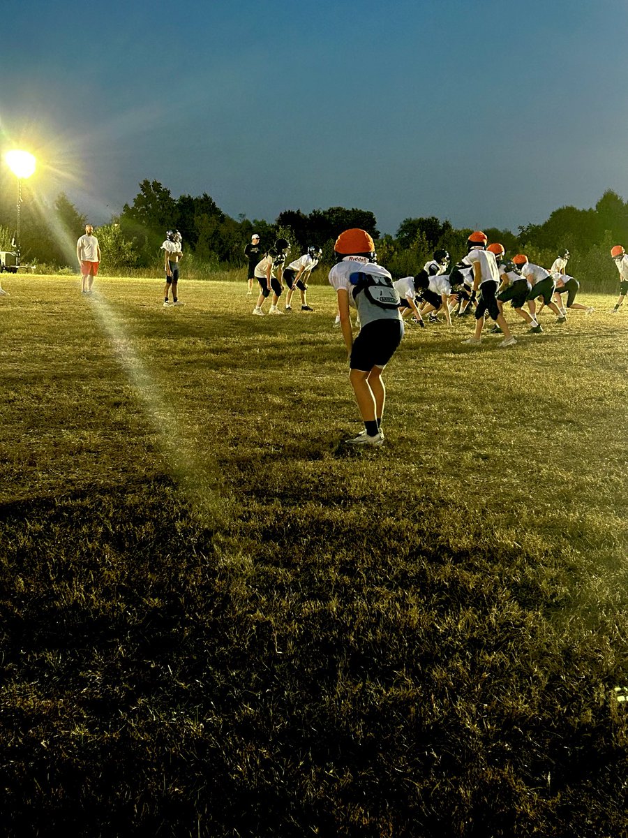 RAGranthamIV_2's tweet image. Last practice of the season, was a good one. Go get em boys! #jrwolves #EarnSuccess #BeatTheEagles