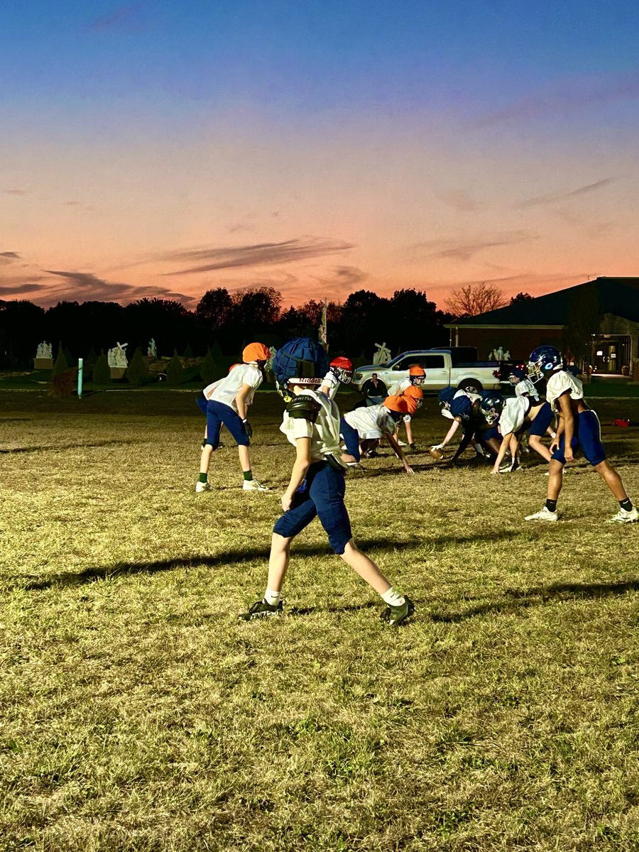 RAGranthamIV_2's tweet image. Last practice of the season, was a good one. Go get em boys! #jrwolves #EarnSuccess #BeatTheEagles