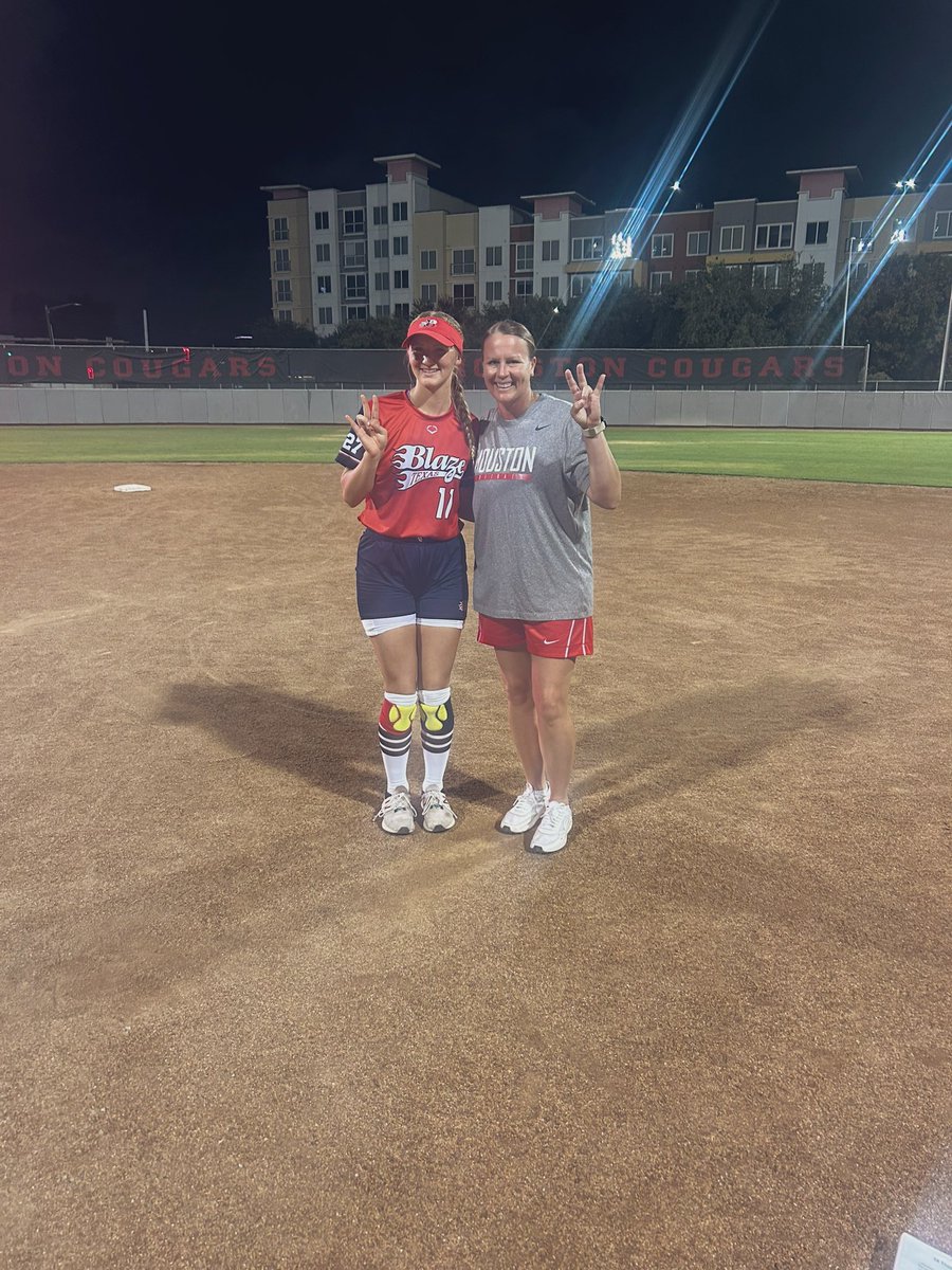 JerzieBay's tweet photo. Big thank you to @UHCougarSB for an  amazing camp and extra reps before the Ronald Mcdonald tournament this weekend! @tisbrittany @KeithFrisch @BlazeKTXGold16U https://t.co/45m1F7Vahz