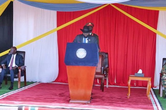 SouthSudanGov's tweet image. President Kiir was speaking at the Military Headquarters in Bilpham during the #SSPDF leadership transfer where Gen. Dr. Paul Nang Majok formally assumed the position of the new Chief of Defence Forces (CDF), taking over from outgoing CDF Gen. Dau Aturjong Nyuol. #SouthSudan