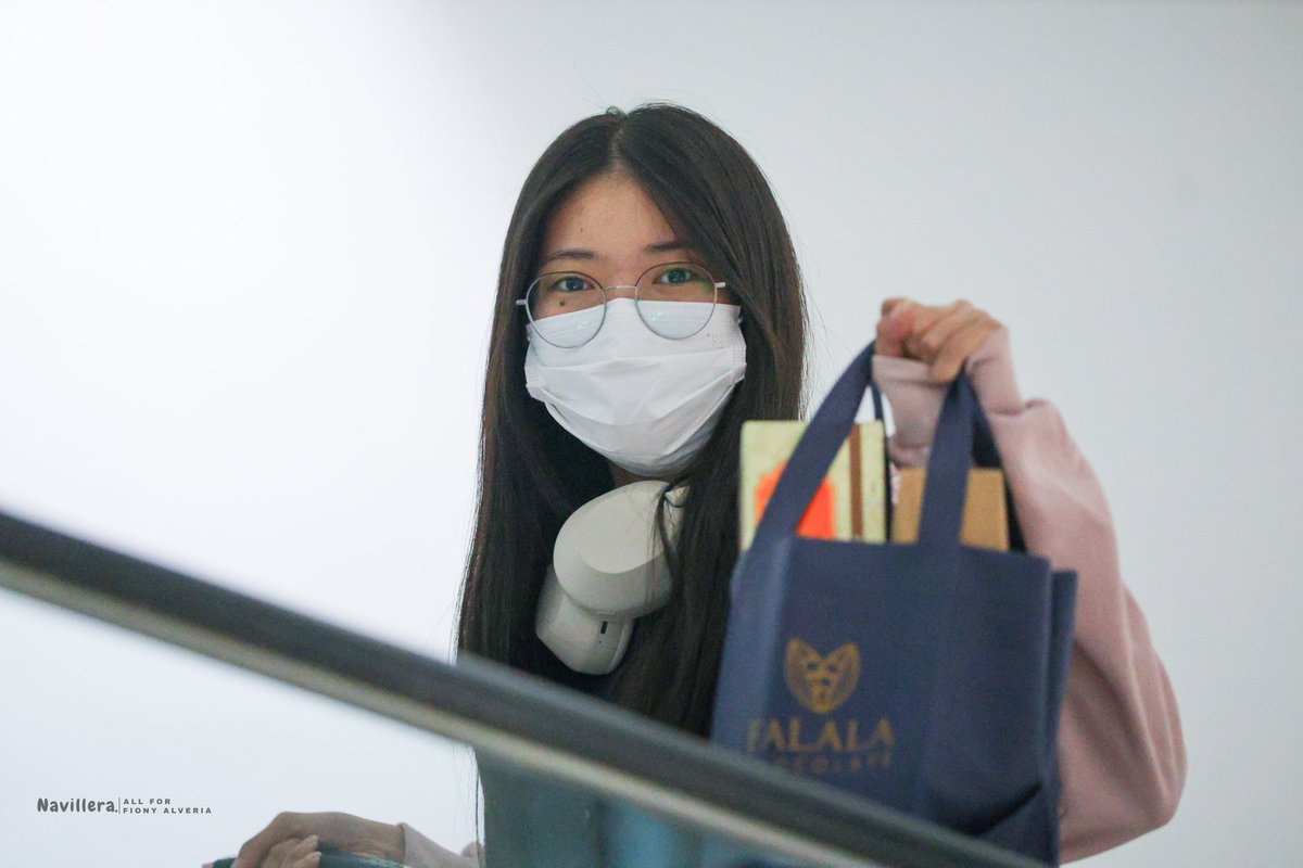 Navillera0402's tweet image. 171025 | @A_FionyJKT48 at Bandara Soekarno Hatta
Selamat datang kembali, borong kah disana?
#JKT48AirportFashion #WANDERLUST🦋 #JKT48 #FionyJKT48 #フィオニー