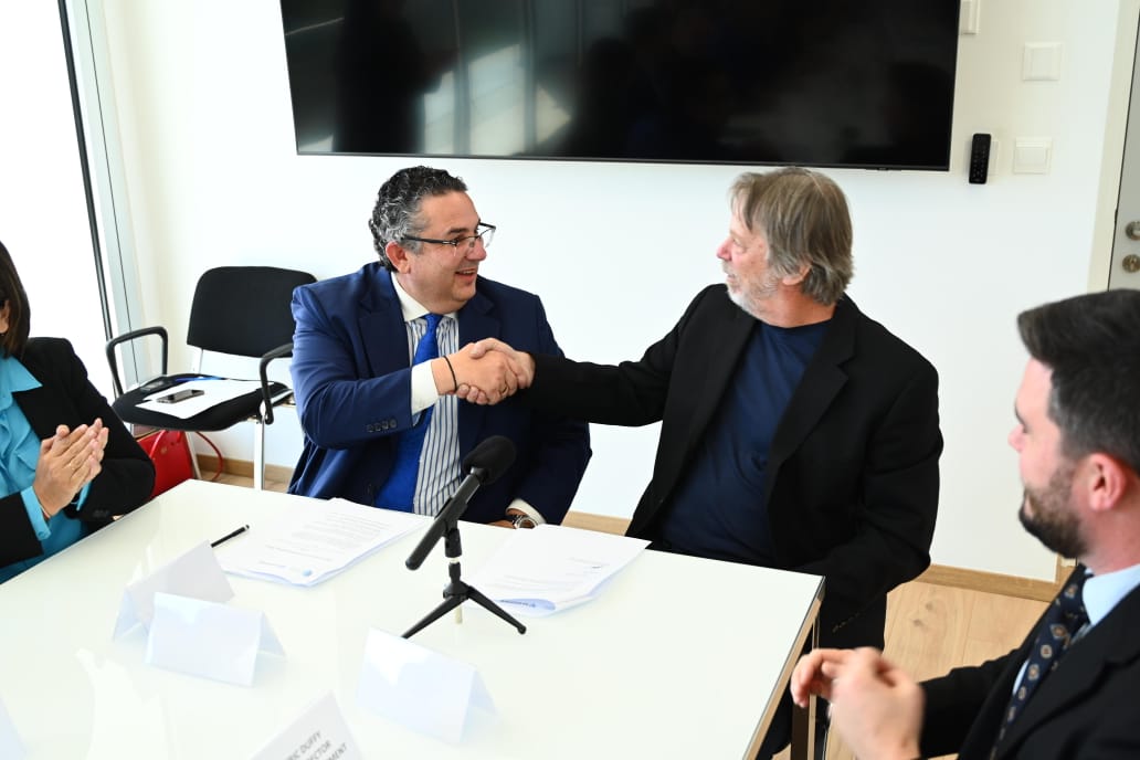 ResearchCy's tweet image. 🤖 A major leap for #Cyprus in AI & digital sovereignty!
RIF signs MoU with Tenstorrent, a global AI hardware leader, to boost 🇨🇾capabilities in AI, semiconductors & HPC.
A new era for innovation, talent & tech sovereignty begins!
#InnovationCy #Vision2035 #TeamCuriosity