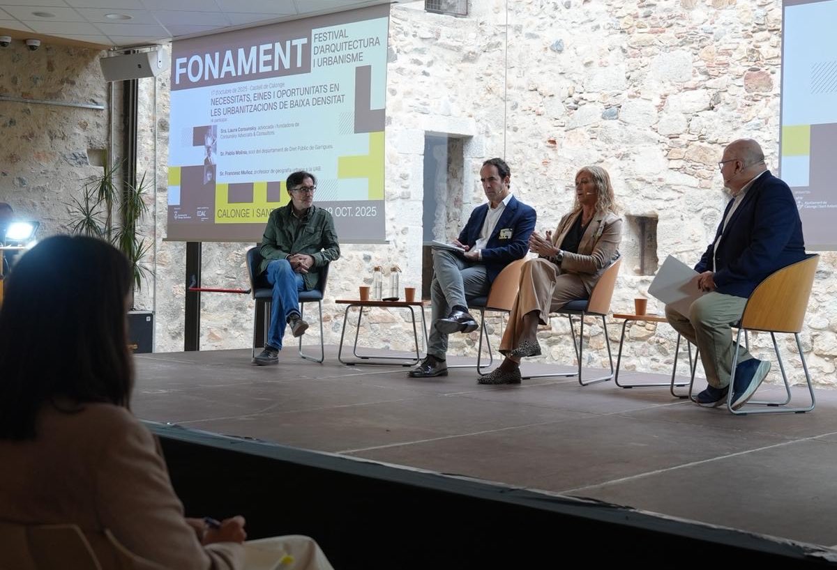 DiputacioGirona's tweet photo. 🏡 Participem en la 1️⃣a edició de Fonament, el nou festival d'arquitectura i urbanisme de Calonge i Sant Antoni.

✅ Combina un congrés professional, una jornada educativa i activitats lúdiques per a tots els públics.

🗓️ Fins al diumenge 19 d’octubre

🗣️Amb la diputada d’Habitatge de la #DdGi, Natàlia Figueras

👀👉 https://t.co/ZWwJoZWDfq