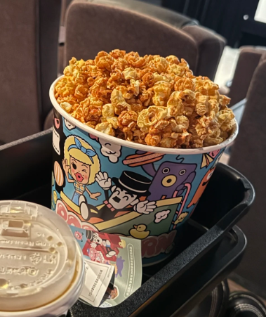 fmpxee's tweet image. 映画、ポップコーン、コーラ——
シンプルな組み合わせなのに、いちばん純粋な幸せをくれる🥤
#映画タイム #小さな幸せ #週末リラックス
