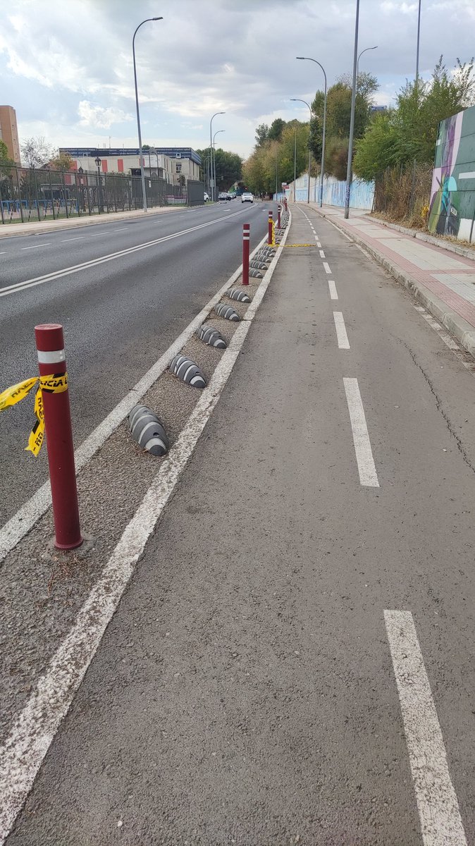 J0sedluni's tweet photo. @Ale_Navarro_trj @Ayto_Torrejon creo que ni la policía os hace caso. https://t.co/7dYkHgRNHb