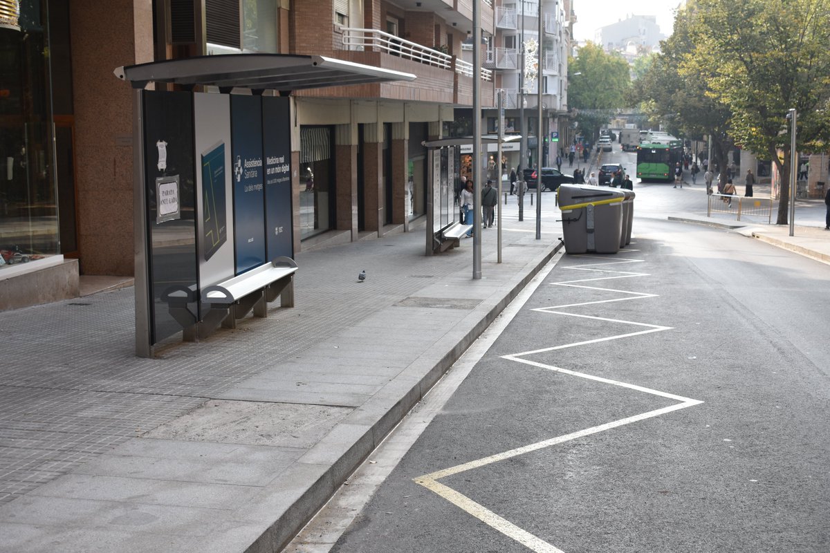 🚌 Dilluns 20 d'octubre es posa en marxa el nou itinerari del bus urbà, que deixarà de passar pel tram central del carrer Guimerà

🚍 El bus farà parada a la prolongació Guimerà, al carrer del bruc i al carrer Pompeu Fabra

ℹ️ tuit.cat/Ac1h1