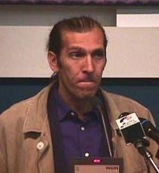 Il 16 ottobre 2000 Antonio Russo, inviato di Radio Radicale, fu assassinato mentre raccontava al mondo le atrocità commesse dall'esercito russo in Cecenia.

Il suo corpo, ritrovato senza vita a pochi chilometri da Tbilisi, presentava segni di torture inflitte con metodi