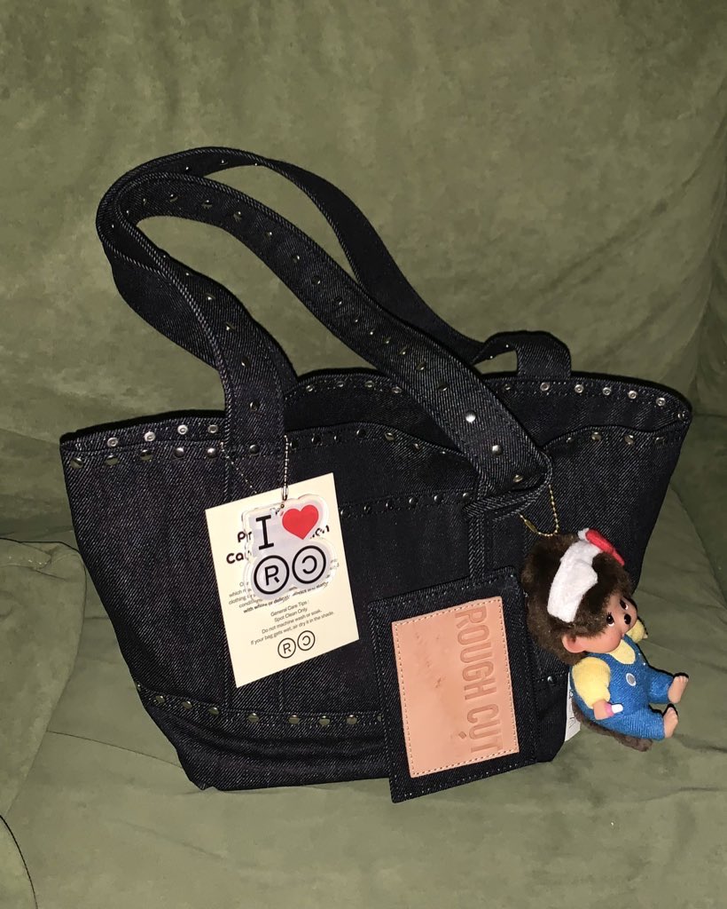 blueblo0ms's tweet photo. 👜🍓🫰🏻🕳️ https://t.co/zhDUbxVFnZ