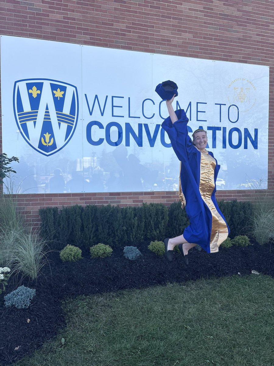 SPPARC_UWindsor's tweet image. Happy convocation day, Dr. Paré!! @KristaJChandler @mpare22 @uwinkinesiology