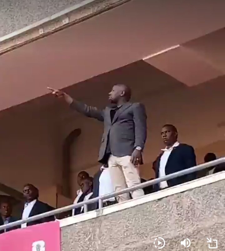 safariwithselle's tweet image. This image will forever remain the  epitome of #Incompetence &amp;amp; dereliction of duty/responsibility