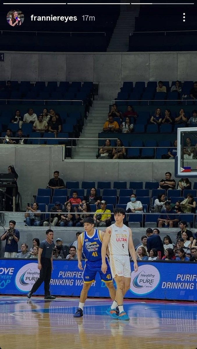 arunaesmerey's tweet image. diff kind of blue and white 🥹