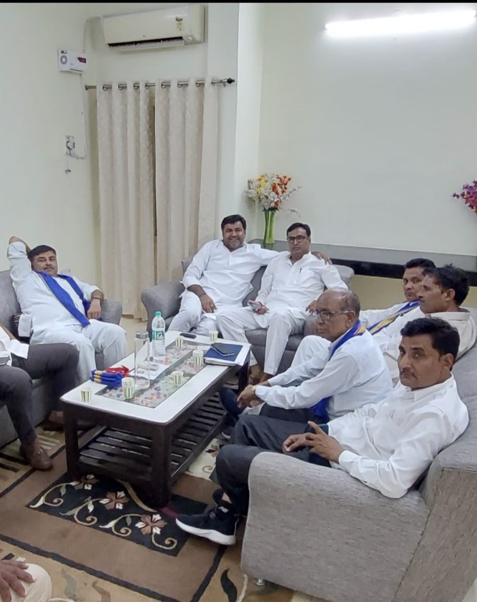 रहो किसी भी दल में पर अपने महापुरुषों को सम्मान और अपने समाज को याद करवाते रहो वही असली राजनीति है, आज दिनांक 16 अक्टूबर 2025 को चौधरी चरण सिंह विश्वविद्यालय कैंपस में राष्ट्रीय अध्यक्ष चंद्रशेखर आजाद जी का आगमन हुआ <a href="/BhimArmyChief/">Chandra Shekhar Aazad</a> <a href="/VinayRatanSingh/">Vinay Ratan Singh</a> <a href="/SunilChittodASP/">Sunil Kumar Chittod</a>