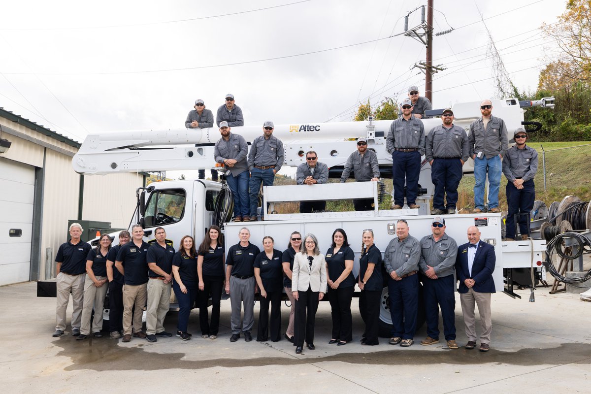 New_River_LP's tweet image. #FlashbackFriday to last week&apos;s #PublicPowerWeek!

NRLP was honored to welcome App State&apos;s Chancellor Heather Norris and Executive Vice Chancellor JJ Brown.

Both leaders shared their appreciation for the hard work and dedication of our crews and staff. 

Thanks for your support!
