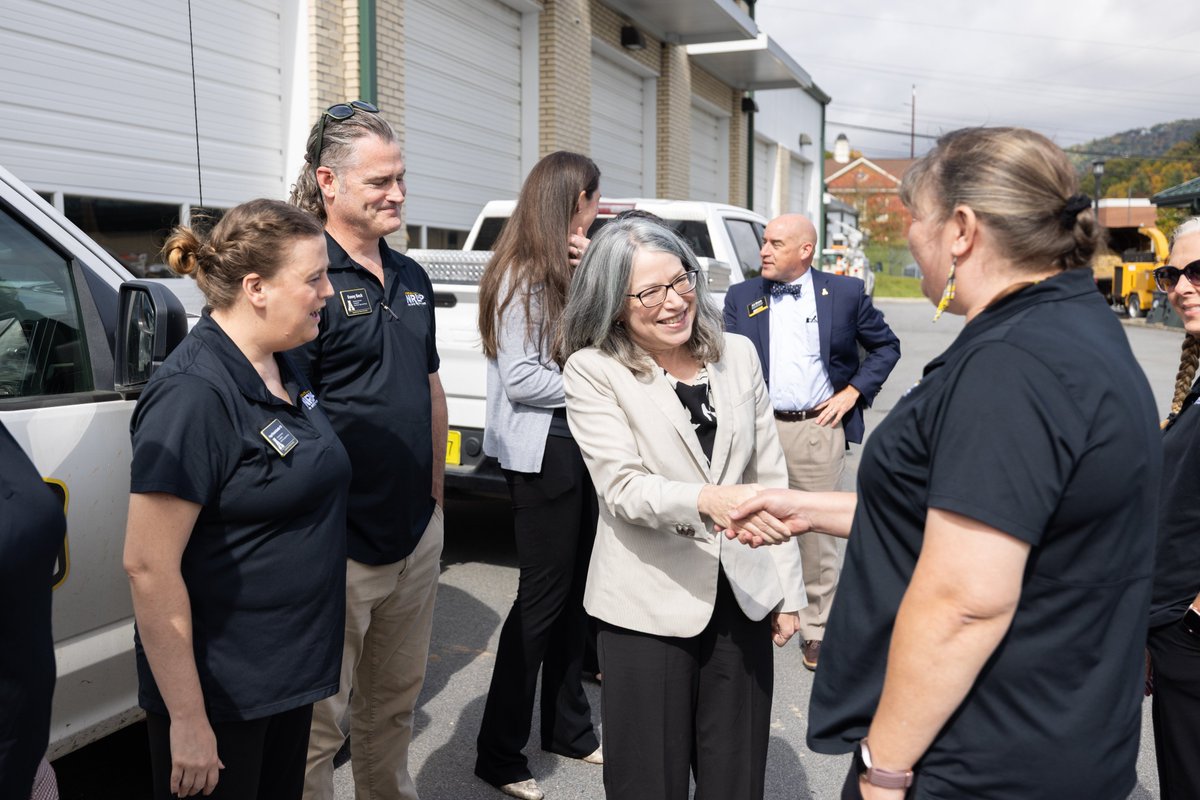 New_River_LP's tweet image. #FlashbackFriday to last week&apos;s #PublicPowerWeek!

NRLP was honored to welcome App State&apos;s Chancellor Heather Norris and Executive Vice Chancellor JJ Brown.

Both leaders shared their appreciation for the hard work and dedication of our crews and staff. 

Thanks for your support!