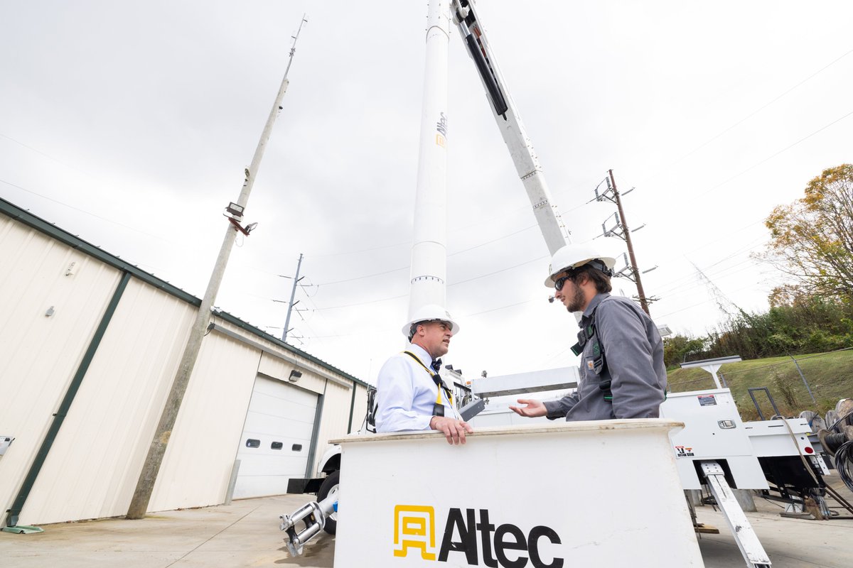 New_River_LP's tweet image. #FlashbackFriday to last week&apos;s #PublicPowerWeek!

NRLP was honored to welcome App State&apos;s Chancellor Heather Norris and Executive Vice Chancellor JJ Brown.

Both leaders shared their appreciation for the hard work and dedication of our crews and staff. 

Thanks for your support!