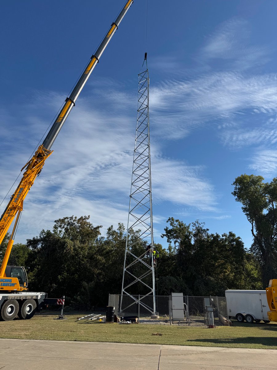 JTS_Inc's tweet photo. Yesterday, our crew consisting of Ray Martin Jr., Alec Lopez, Jay Long, Trae Talent and Christian Marion erected a 100' @SabreIndustries S3TL self-supporting tower in Lewisville, TX. Great job team!! https://t.co/tgrfcdGOY5