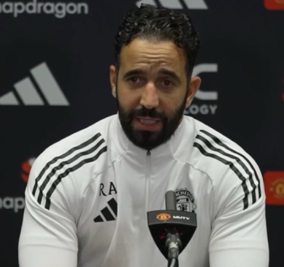 AmorimEra_'s tweet image. 🚨🗣️ | Ruben Amorim on Senne Lammens:
"First impression is really important, to maintain the level is even more important, really difficult. He is not Schmeichel yet. He is a young guy with TALENT."