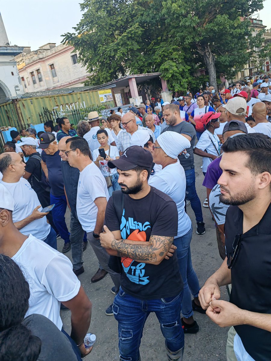 En el Acto de Solidaridad con el hermano pueblo de #Venezuela, los trabajadores de Recursos Hidráulicos, presentes y listos para cumplir cualquier tarea que la Dirección del país nos encomiende #VenezuelaNoTieneMiedo #UnidosXCuba