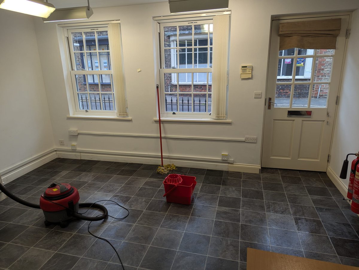 bowhousedigital's tweet image. Behind the scenes at Bow House Digital 🏡
From mop buckets and vacuum power to screens and swivel chairs.✨We're back to keyboards clacking, coffee flowing, and a full-on office glow-up! 
#webdesign #websitedesign #behindthescenes #easingwoldbusiness #bowhousedigital #seo