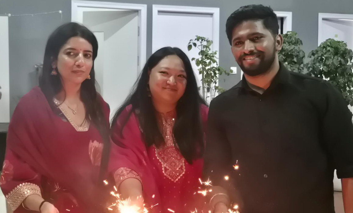 SpringPeople_SP's tweet image. Sharing smiles, sweets, and special moments, our SpringPeople family made this Diwali a festival to remember. This celebration reminded us that the brightest moments are the ones we share with the people who make work feel like home.
#DiwaliCelebration #HappyDiwali #SpringPeople