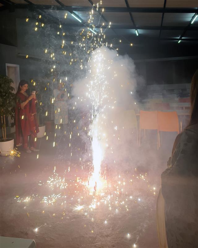SpringPeople_SP's tweet image. Sharing smiles, sweets, and special moments, our SpringPeople family made this Diwali a festival to remember. This celebration reminded us that the brightest moments are the ones we share with the people who make work feel like home.
#DiwaliCelebration #HappyDiwali #SpringPeople