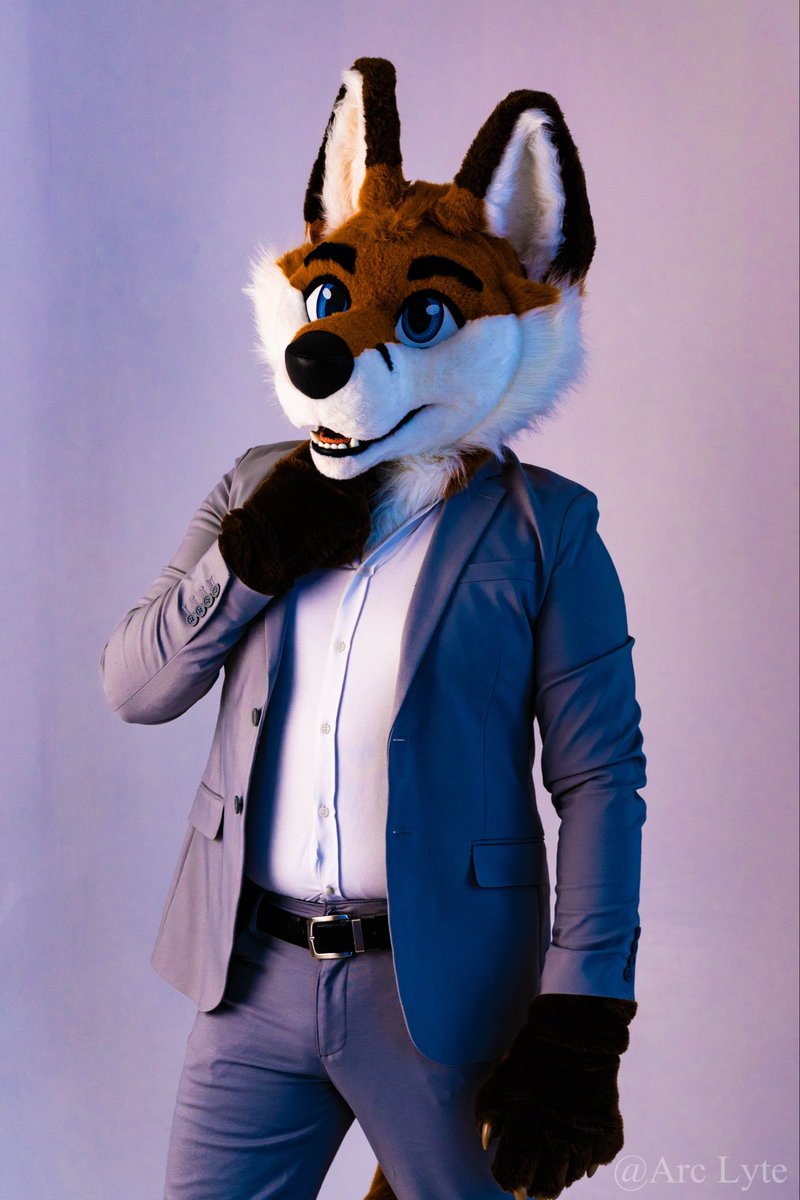 ScottTheFox94's tweet image. The week is finally over!  Happy #FursuitFriday 

📷 @Arc_Lyte