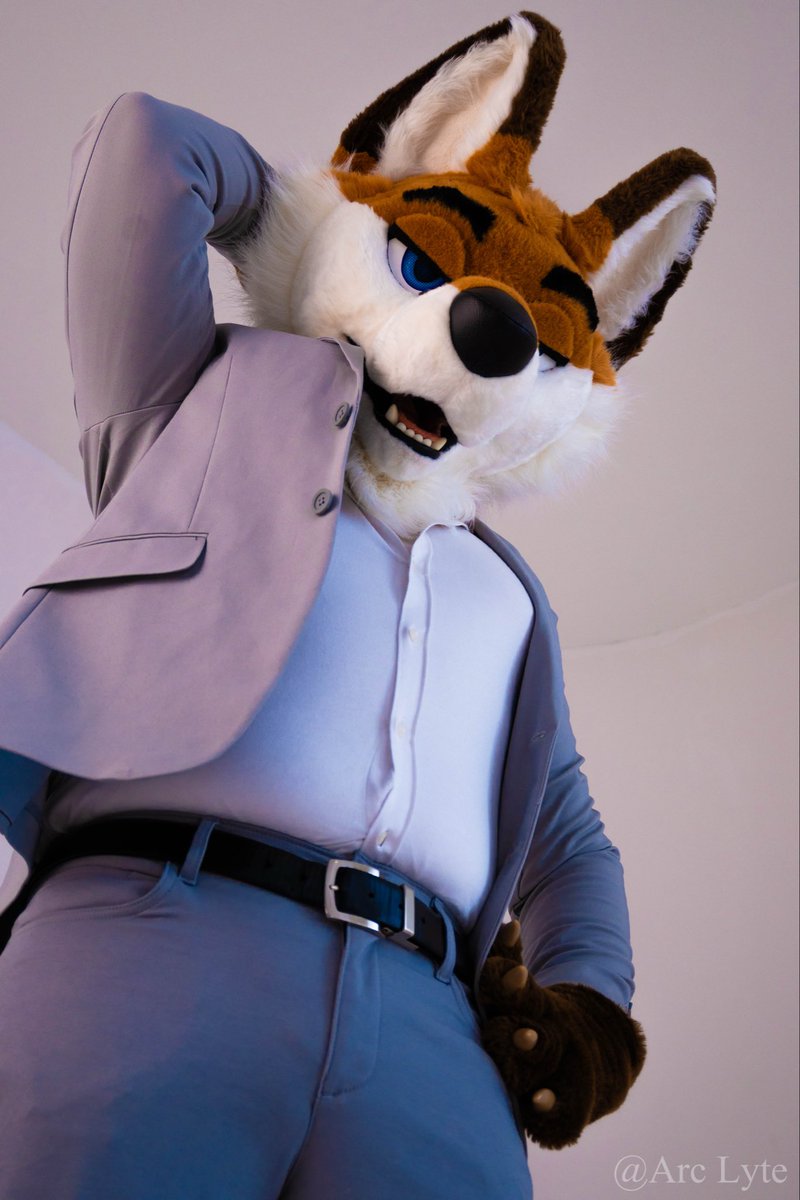 ScottTheFox94's tweet image. The week is finally over!  Happy #FursuitFriday 

📷 @Arc_Lyte