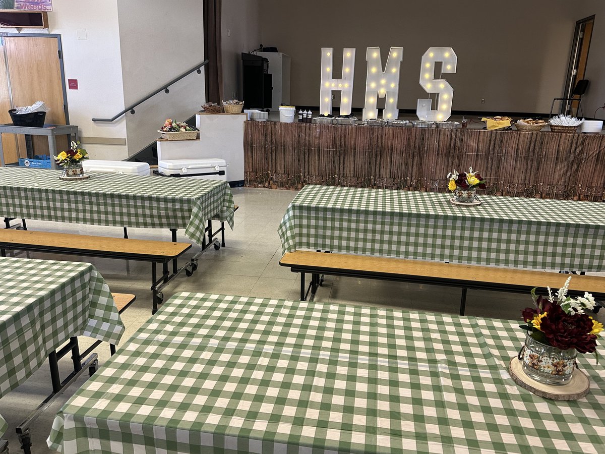 HMS_Athletics28's tweet photo. THANK YOU to our amazing PTSA for providing a delicious BBQ dinner during conferences and BONUS a raffle! Thank you for feeding our Falcons🎉 We appreciate you!! #FalconNation #PTSArocksthehouse https://t.co/kxk3wsD1Gx