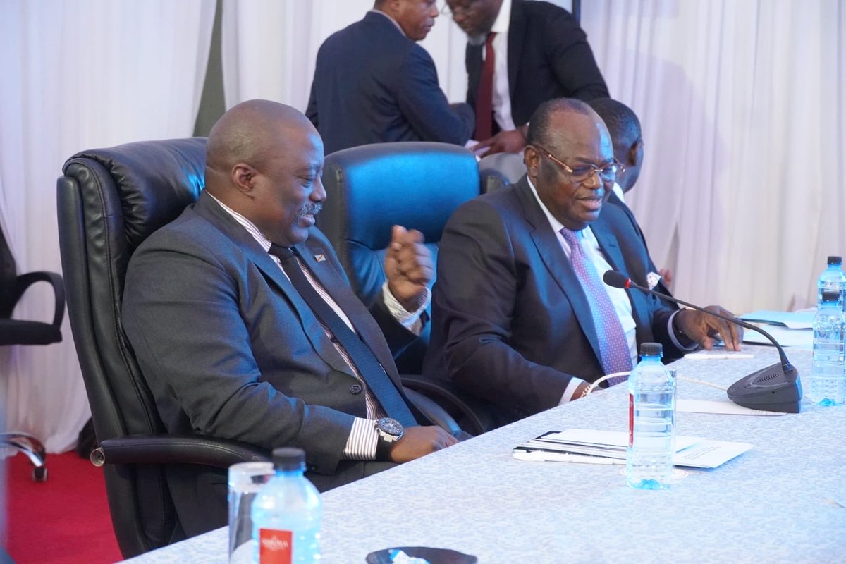 À TOUS CEUX QUI CROIENT FAIRE DE LA POLITIQUE EN S'ADONNANT À LA CALOMNIE ET À LA DIVERSION :

Au lieu de vous atteler à résoudre les crises multiformes qui minent notre chère République Démocratique du Congo, vous exposez chaque jour votre incompétence et des comportements d’un