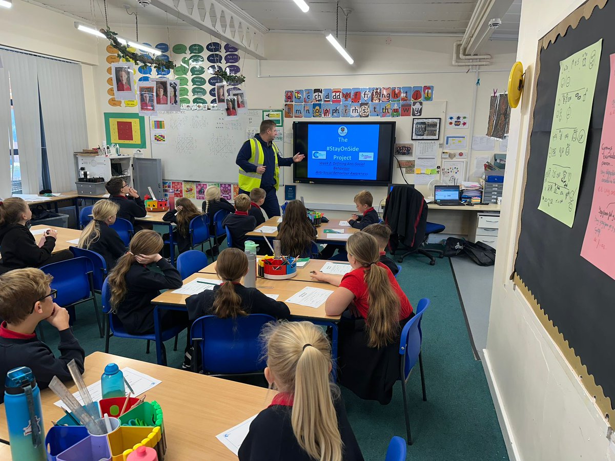 AndrewRuscoe's tweet image. Well done @YsgolMinyDdol another amazing #StayOnSide Projecsession &amp;amp; what a debate on &quot;Is Wrexham a fair &amp;amp; safe place to live&quot; inspired by the @leaderlive recent story!