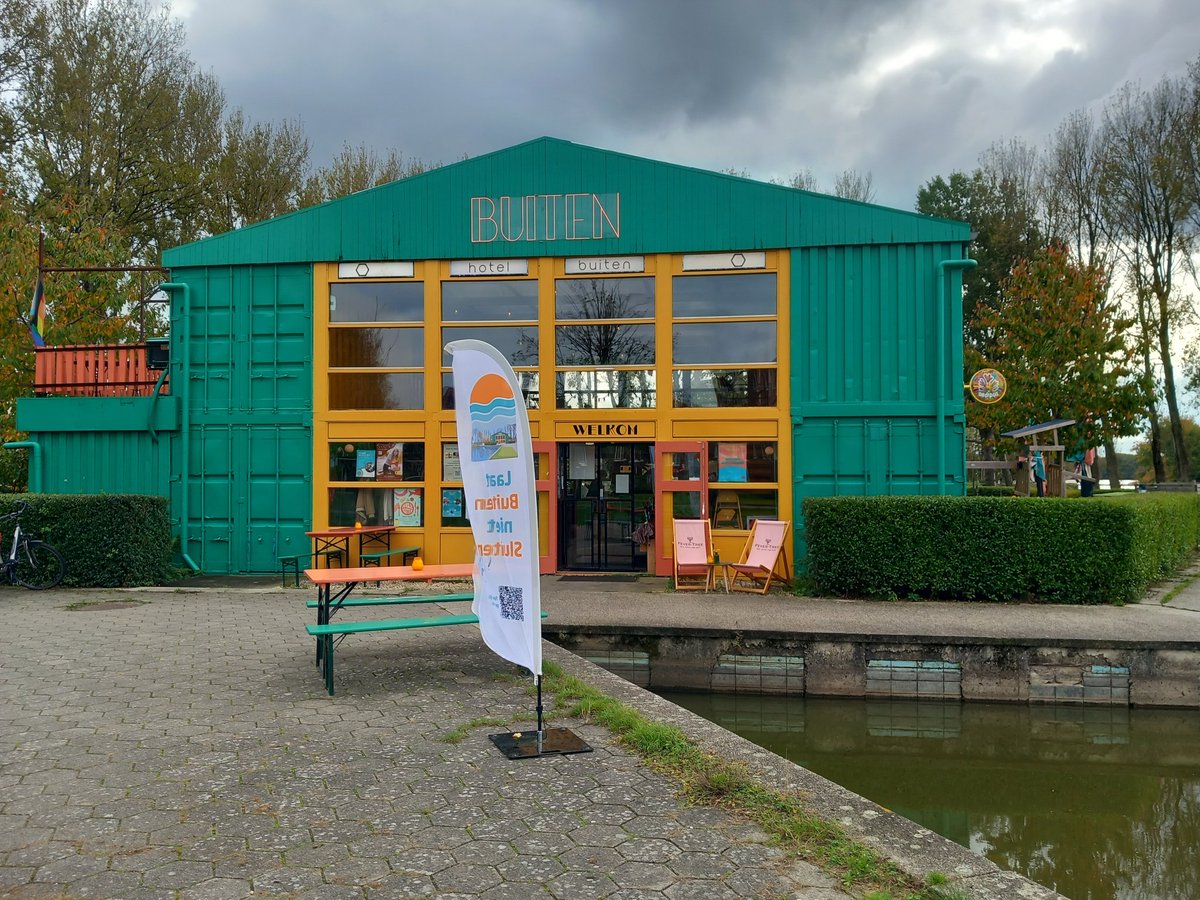 Op bezoek bij hotel Buiten aan <a href="/Sloterpark/">Sloterplas</a> . Voor en door bewoners maar stadsdeel Nieuw-West wil het gaan 'aanbesteden' obv Didamarrest. Procedure versus sociale cohesie, bij links wint de Procedure.