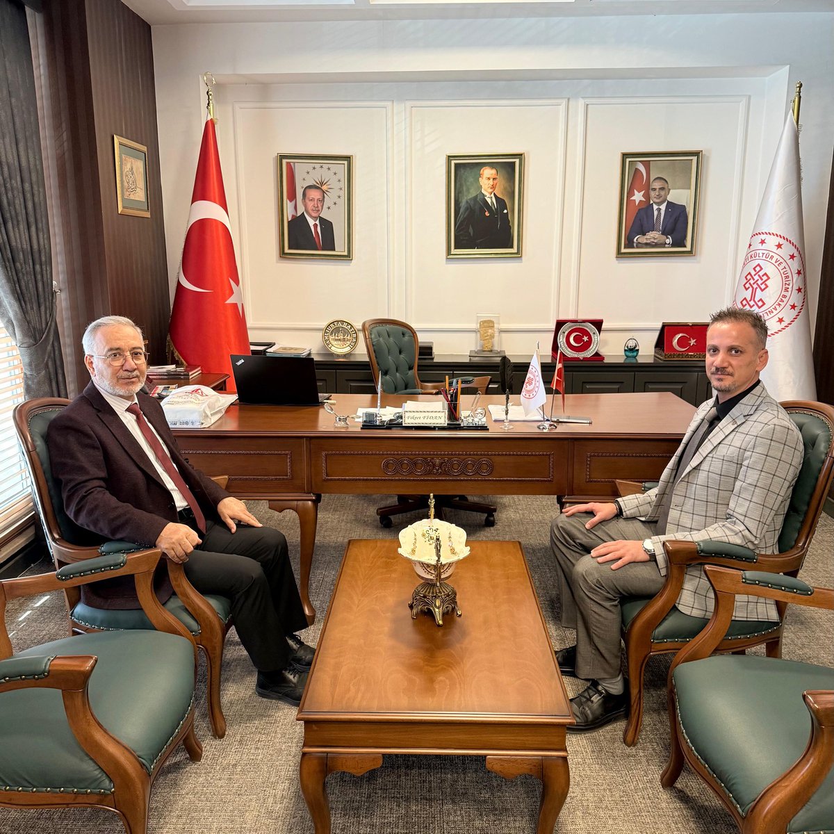 Karatay İlçe Müftüsü Sayın Halil Taş, Konya İl Kültür ve Turizm Müdürü Sayın Fikret Fidan’ı makamında ziyaret etti. 
Nazik ziyaretleri için teşekkür ederiz.

<a href="/TCKulturTurizm/">T.C. Kültür ve Turizm Bakanlığı</a> 
<a href="/MehmetNuriErsoy/">Mehmet Nuri Ersoy</a> 
<a href="/Vali_Akin/">İbrahim Akın</a> 
<a href="/fkrtfdn/">Fikret FIDAN</a>