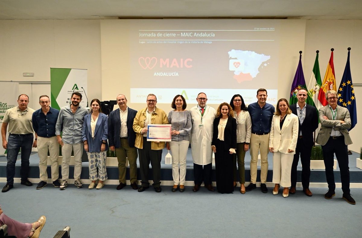 HUVV_SAS's tweet photo. 🔵La Jornada de Clausura del proyecto #MAIC Andalucía ha finalizado con la entrega de distinciones a los centros públicos que han participado en este proyecto pionero e innovador para mejorar la atención a la Insuficiencia Cardiaca.
@saludand @gerenteclinico @DrDoblas https://t.co/HS0wbw9Fta