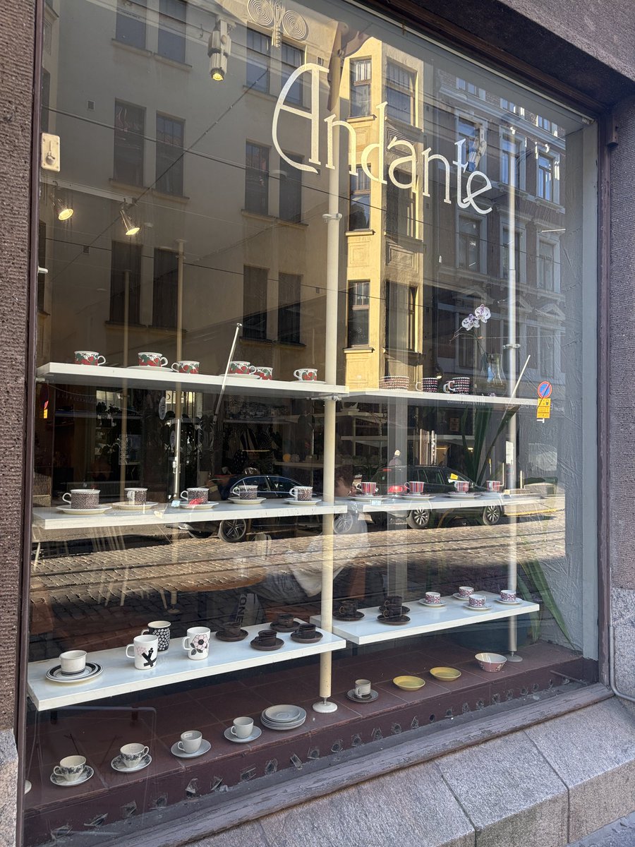 おしゃれなカップが並ぶAndanteで休憩。コーヒーの香りが心地いいカフェでゆったり過ごします。
#旅レポ #フィンランド