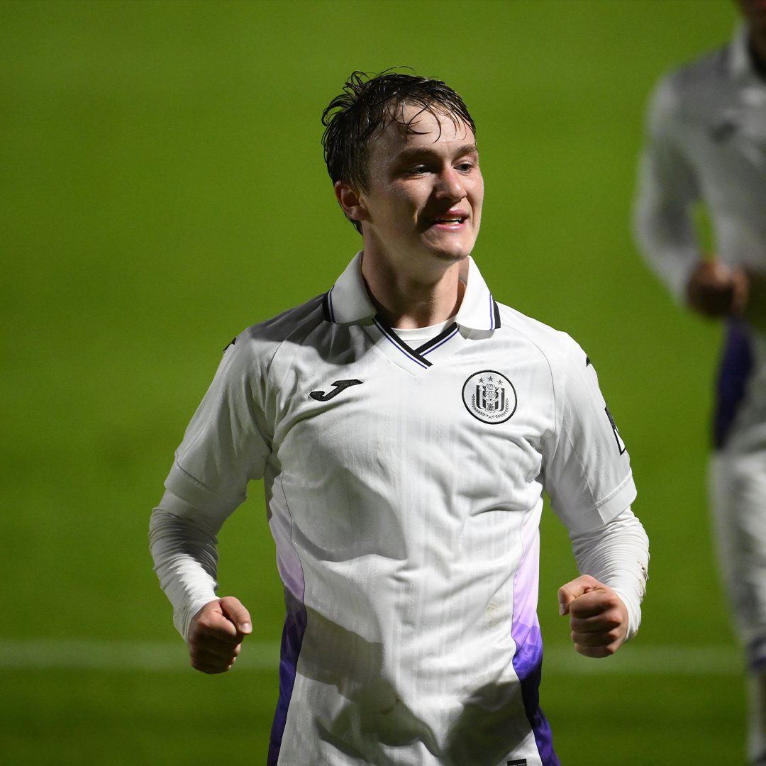 DAZN_BENL's tweet photo. 🇧🇪 RSCA Futures – Lommel SK
🕗 LIVE vanaf 20u00
📲 De DAZN-app
🔗 https://t.co/BH6sL3t8dX
🎙️ @Brambolino
#ANDLOM https://t.co/eO5VwCLeuL