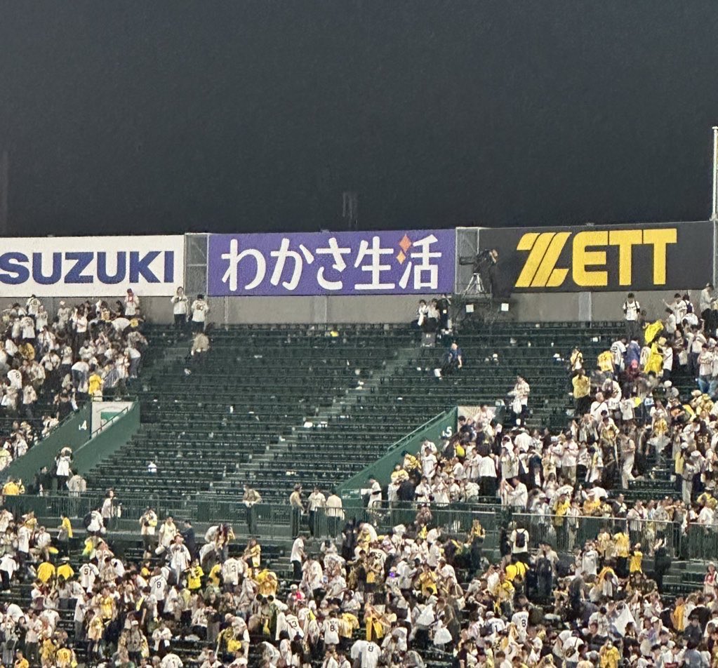 FUNENgomi1919's tweet photo. ゴミ捨てて帰んな
さすがハメカスクオリティ
てめぇら野球見る資格ねぇよ
これだからハメカスわ https://t.co/H19cc9P3fg