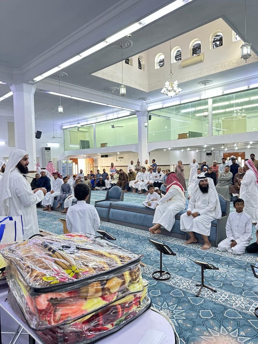 giya1186's tweet photo. دشّن رئيس مجلس الإدارة الشيخ / بندر بن علي الحارثي 
برنامج ( تعليم القرآن للجاليات  العربية و غير العربية من سورة الناس إلى سورة الضحى )

بالشراكة المجتمعية مع الجمعية الخيرية لتحفيظ القرآن في قيا .

وتم توزيع العديد من الجوائز و الهدايا لحضور البرنامج .

نسأل الله أن يتقبل منا ومنكم صالح الأعمال