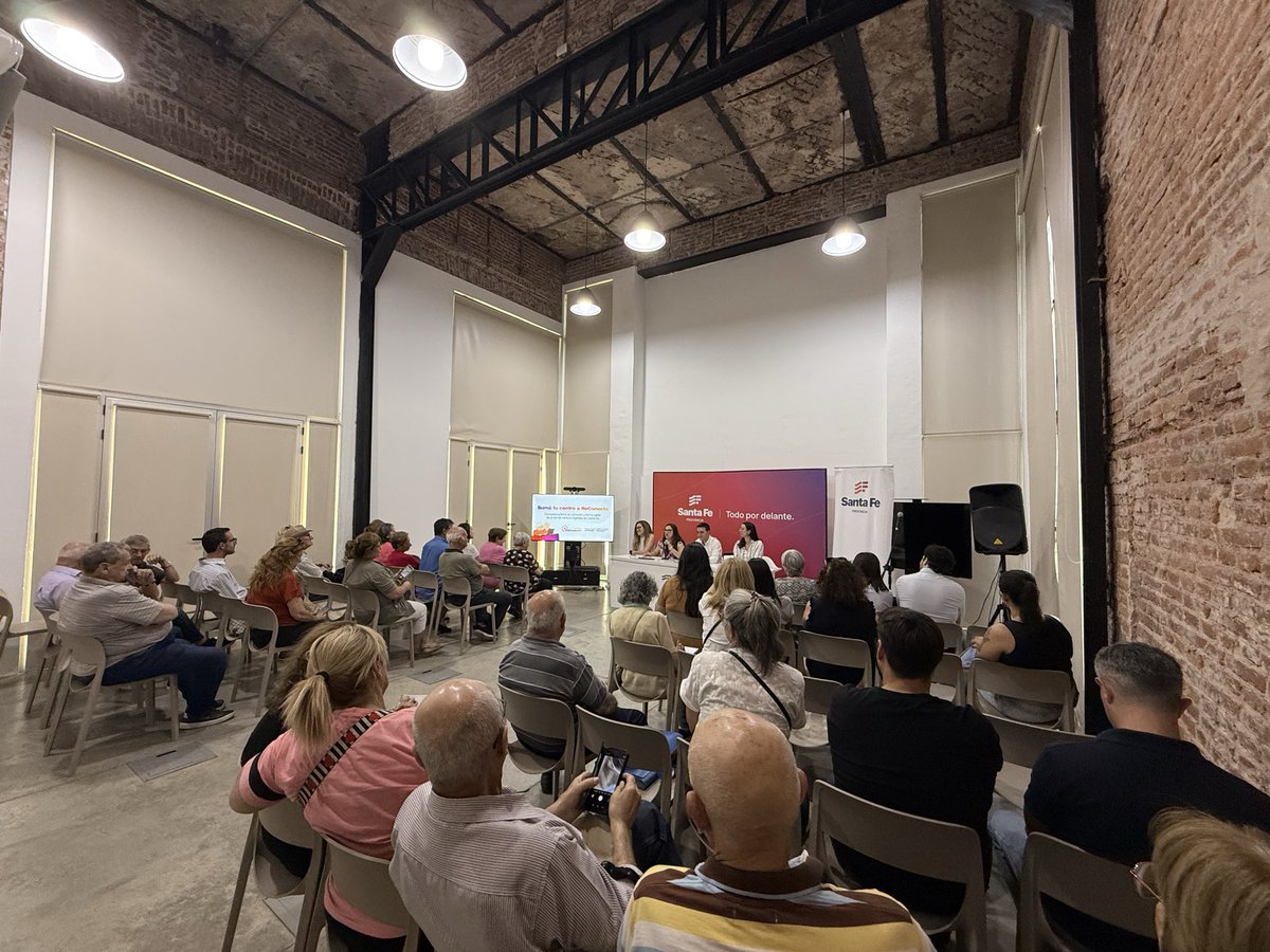 figueroamatias_'s tweet image. #ReConecta 💻❤️
Una gestión moderna también se construye acompañando a quienes más lo necesitan.
Con ReConecta queremos que nadie quede afuera de la nueva forma de vincularse con el Estado y con su comunidad.

Desde el Gobierno de Santa Fe impulsamos una provincia más moderna,…