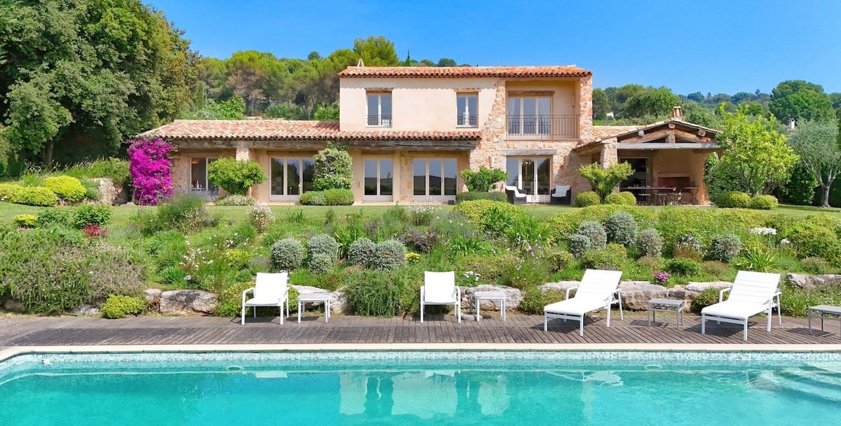 Another two stunning properties for you this week.

Property of the Week - Saint-Paul de Vence buff.ly/y78TZDQ