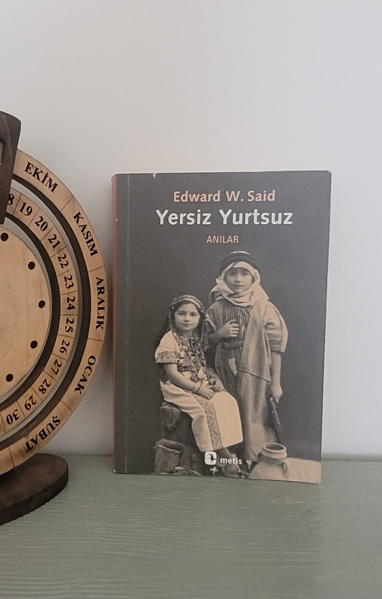 Yersiz Yurtsuzluğu ilk bakışta dramatik gibi görünse bile Said'in etkili entellüktel bakışını mümkün kılan güçlü yönüydü. 
#edwardsaid #yersizyurtsuz