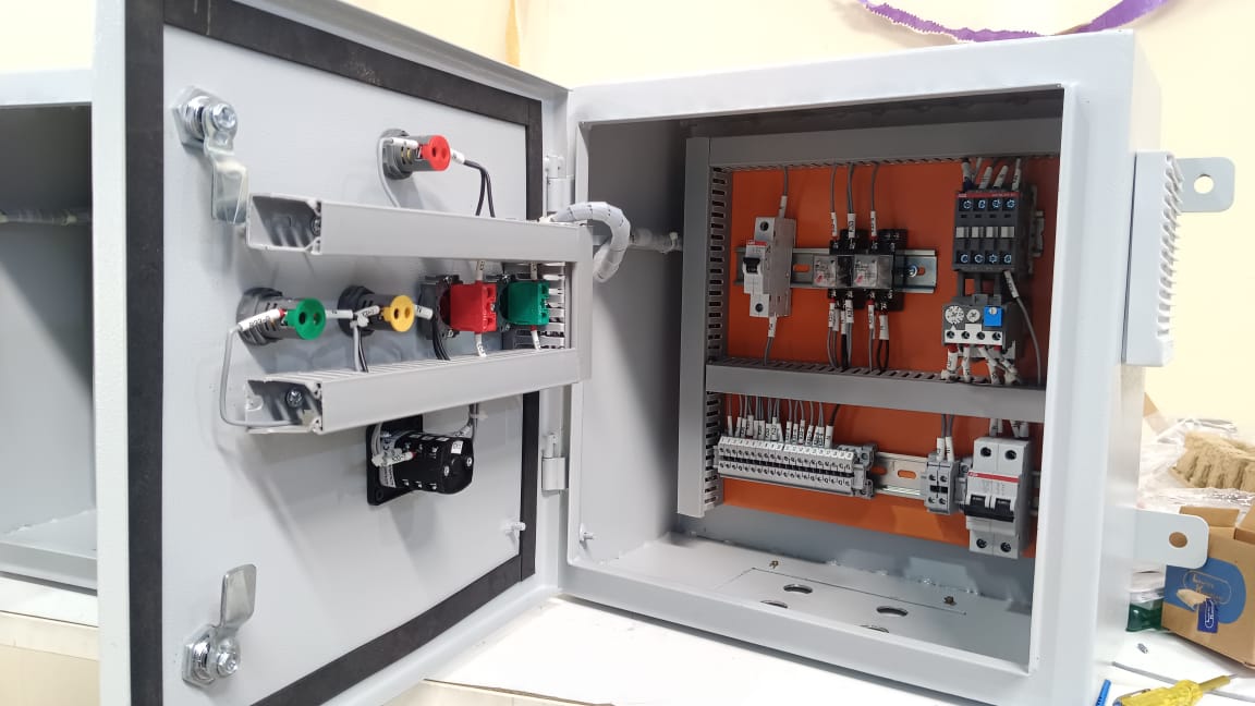 LPC_Automation's tweet image. ⚙️0.75 kW Single Phase Starter Panel
Compact &amp;amp; reliable solution for small motor and  feeder control.
✅Start/Stop/Trip Indications
✅Auto/Manual Mode
✅ABB Protection
#StarterPanel #ControlPanel #IndustrialAutomation 
#ElectricalEngineering #LPC