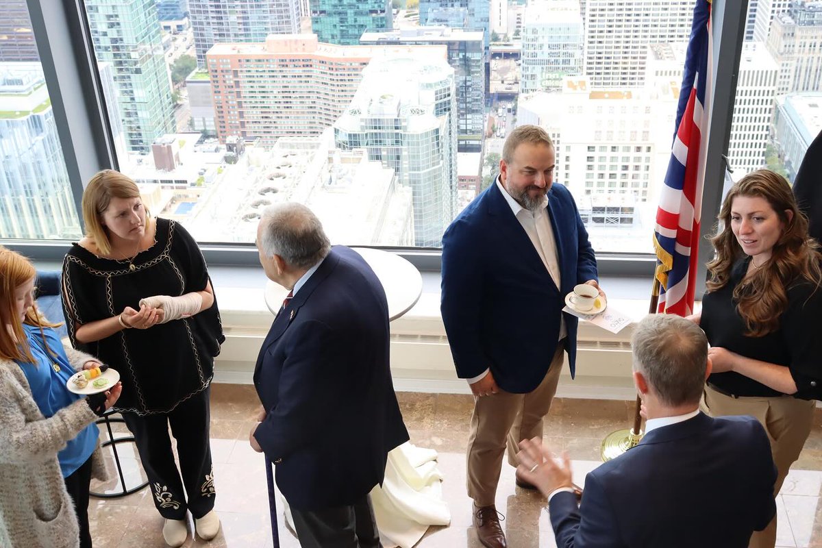 We were honored to welcome the unveiling of a plaque at the Consul General’s residence, a tribute to the sacrifice of the Americans who flew with the @RoyalAirForceUK in the Battle of Britain. Among those recognized was Pilot Officer William “Billy” Fiske. #BCRPUSA #BillyFiske