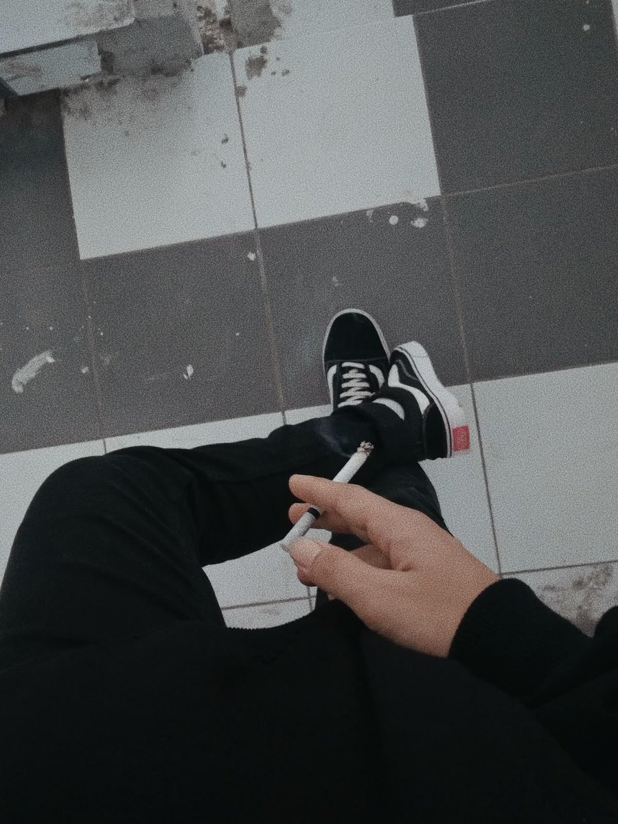 𝕯 𝖊 𝖊™ tweet media