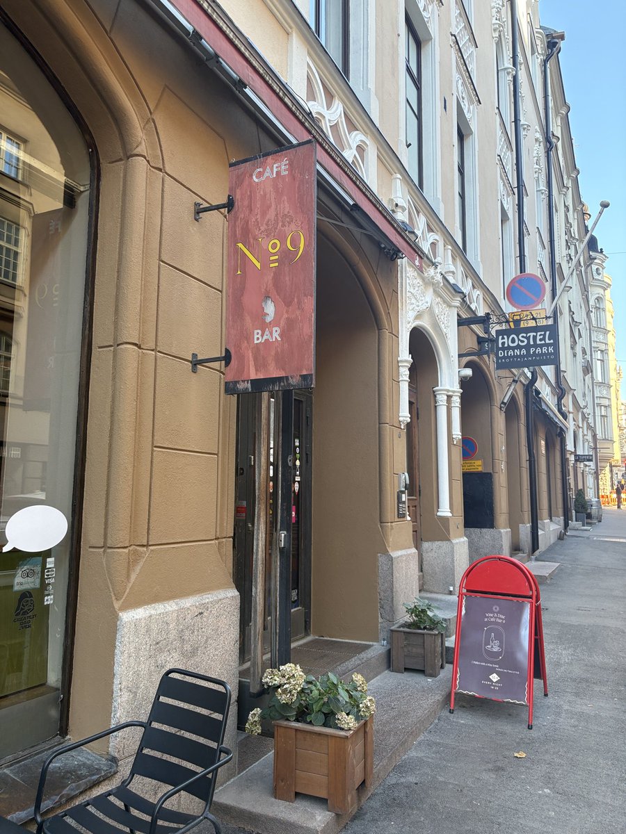 旅の最後はサーモンスープ。具沢山でお腹いっぱいです。Cafe bar No９はオープン後すぐに満席になりました。地元の方たちがランチを楽しまれています。
#旅レポ #フィンランド