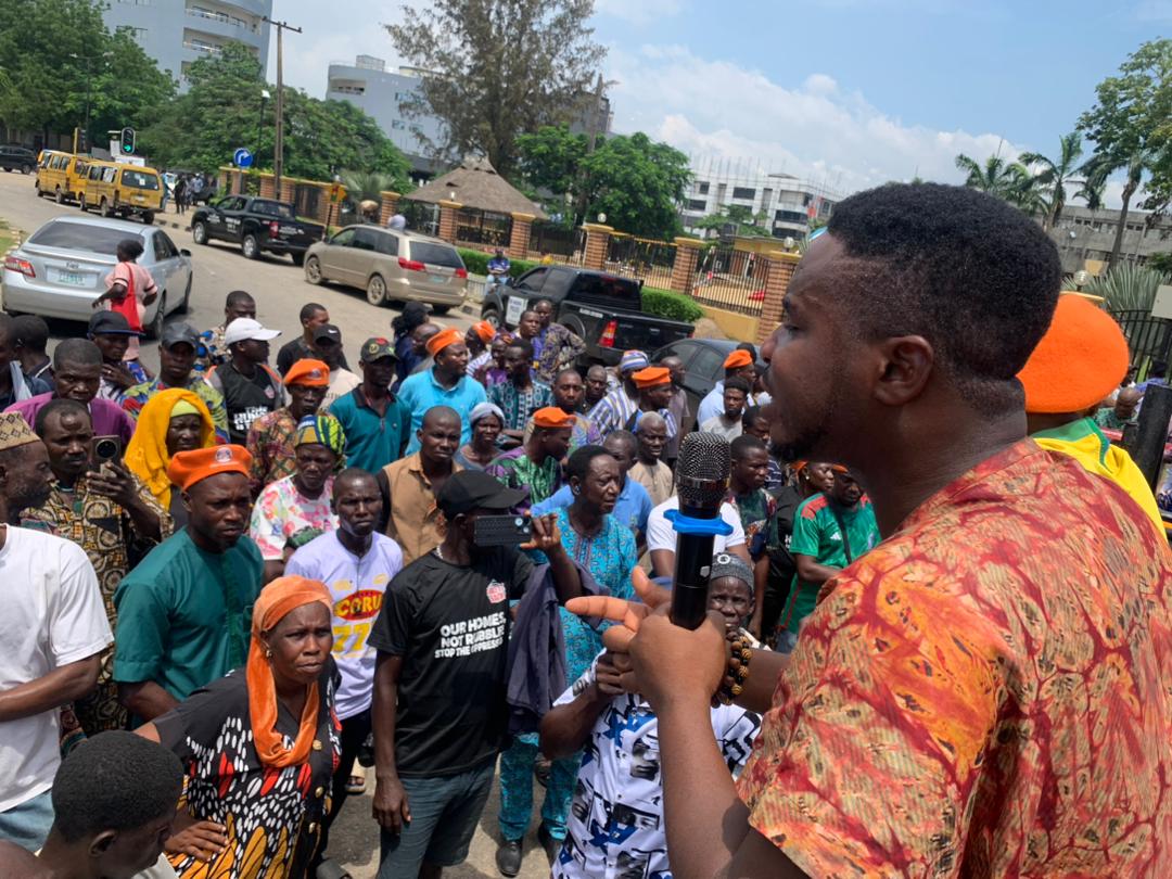 TIBmovement's tweet photo. More pictures from the ongoing protest in Lagos: Forced eviction is violence. Overtaxing the poor is injustice.
The people are saying NO MORE!
#TakeItBack
#LagosProtest
#RevolutionNow https://t.co/5u6xUmtuLi
