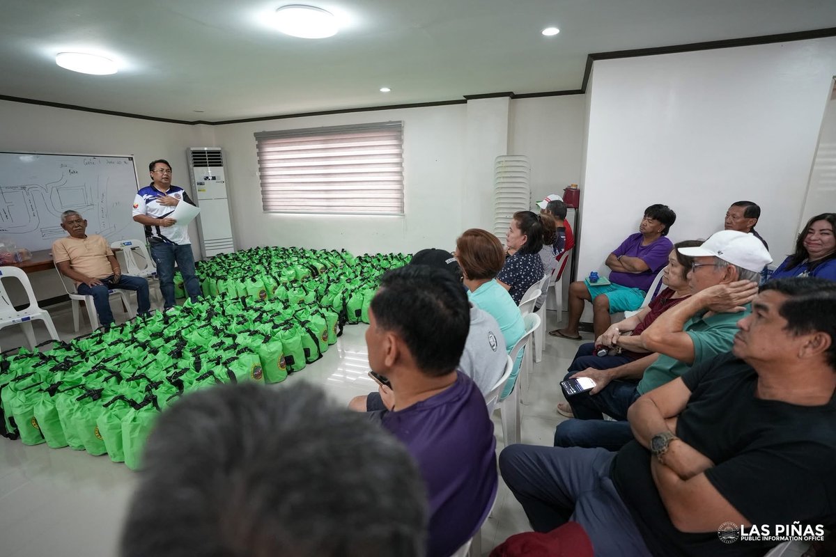 pinas_city's tweet image. LAS PIÑAS LGU, SINIMULAN NANG MAMAHAGI NG COMMUNITY GO BAGS ✅

TINGNAN: Sinimulan na ng Pamahalaang Lungsod ng Las Piñas ang pamamahagi ng mga Community Go Bags sa iba’t ibang Homeowners Associations (HOAs) sa Las Piñas City.

#LPCUpdate 
#LasPiñas