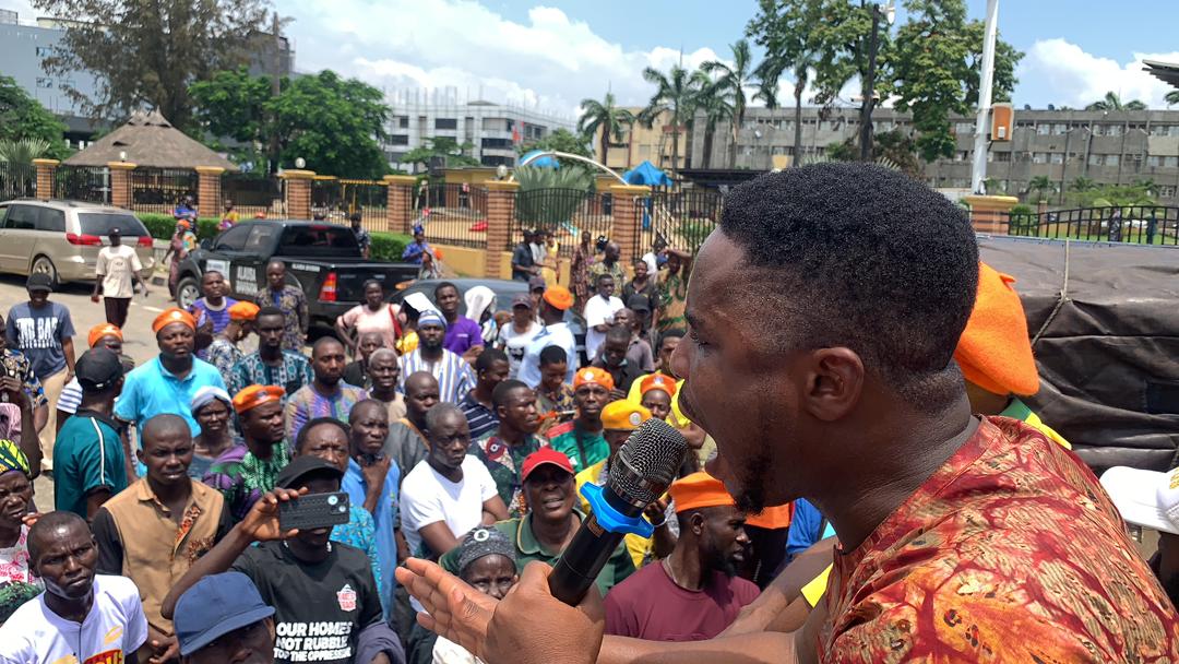 TIBmovement's tweet photo. More pictures from the ongoing protest in Lagos: Forced eviction is violence. Overtaxing the poor is injustice.
The people are saying NO MORE!
#TakeItBack
#LagosProtest
#RevolutionNow https://t.co/5u6xUmtuLi