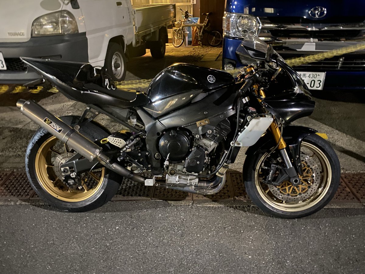 今日は1枚目の状態から〜
4枚目の走れる状態まで組み立てました
実に半年ぶりの復帰となりました
カウルの補修とかまだ不具合もありますけどとりあえず走れます👌