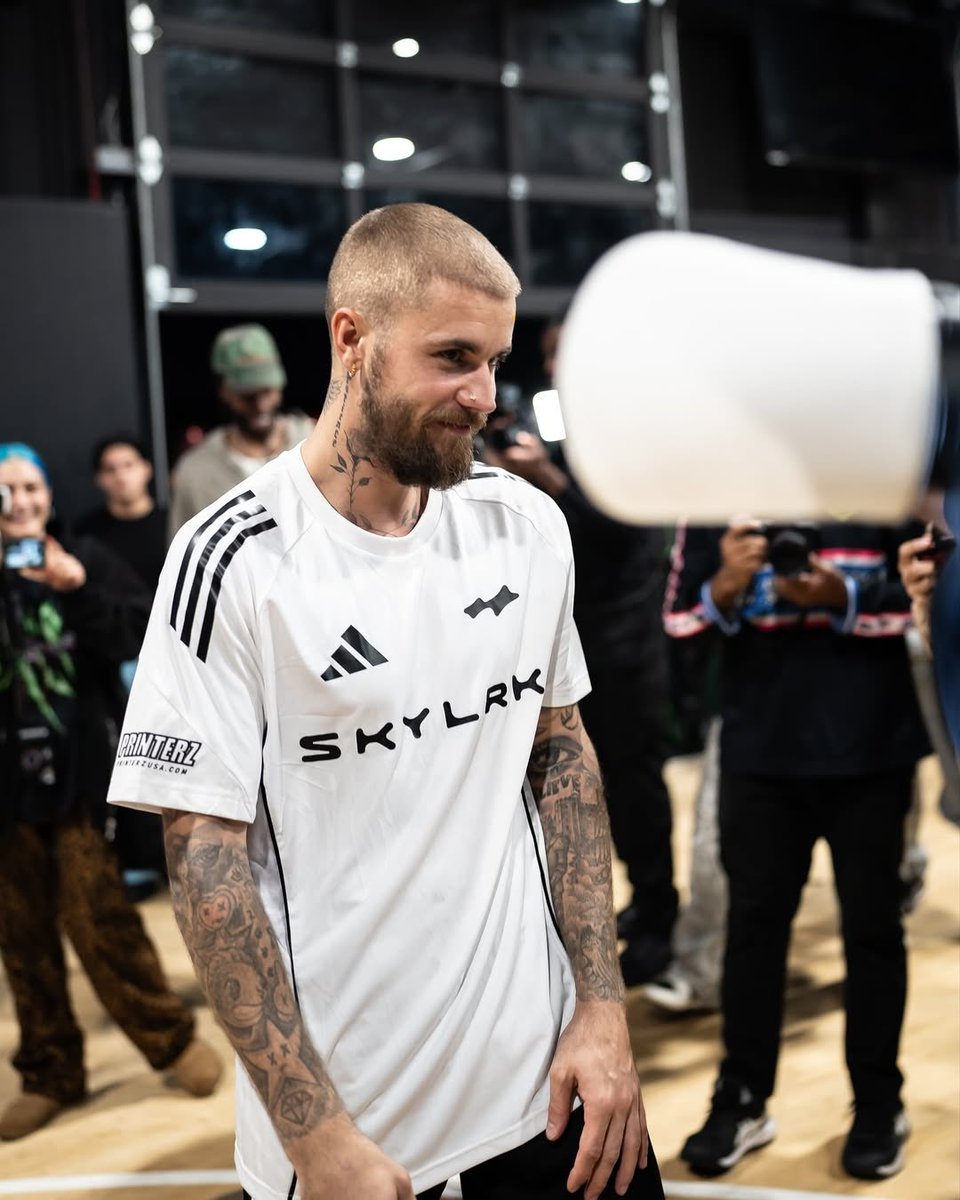 biebrntion's tweet image. justin tiene en sus manos ser el hombre mas hot de todos solo tiene que AFEITARSE