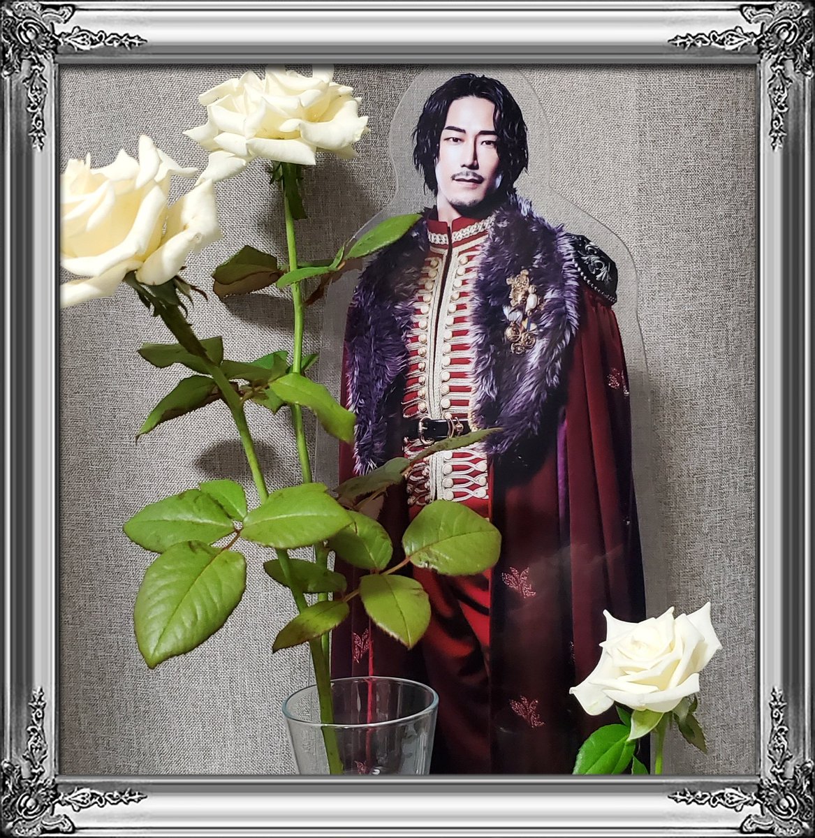 GreenLife_1212's tweet photo. 秋バラの写真ラスト🌹📷️
KINGのKINGアクスタとバラの写真を撮ってフレームつけたらなんだか王様の肖像画のようになりました👑💖💜
#三代目JSOULBROTHERS
#小林直己
#LandofPromise
#バラ2種🌹 https://t.co/er0LIZvAKr